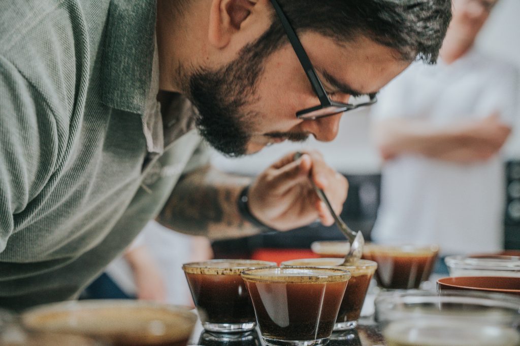 Prova de café especial em fazenda parceira da Nucoffee