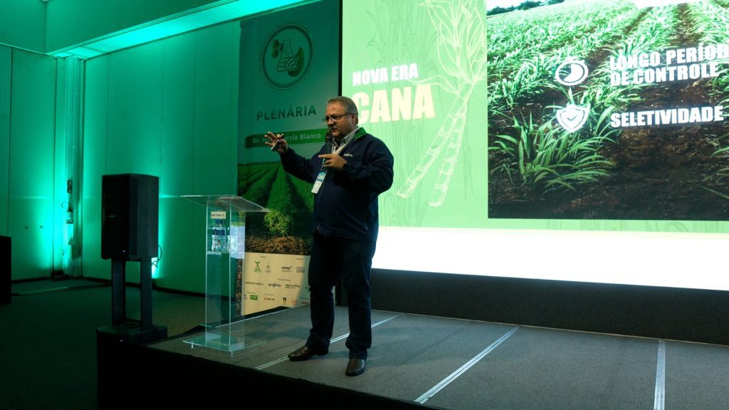 Desenvolvimento Técnico de Mercado em cana-de-açúcar, Lupérsio Garcia, durante apresentação da mais nova molécula Syngenta, Biciclopirona no 33º Congresso Brasileiro da ciência das plantas daninhas. 