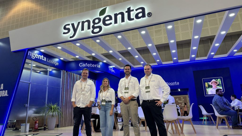 Equipe Syngenta com camisas de algodão rastreável 
